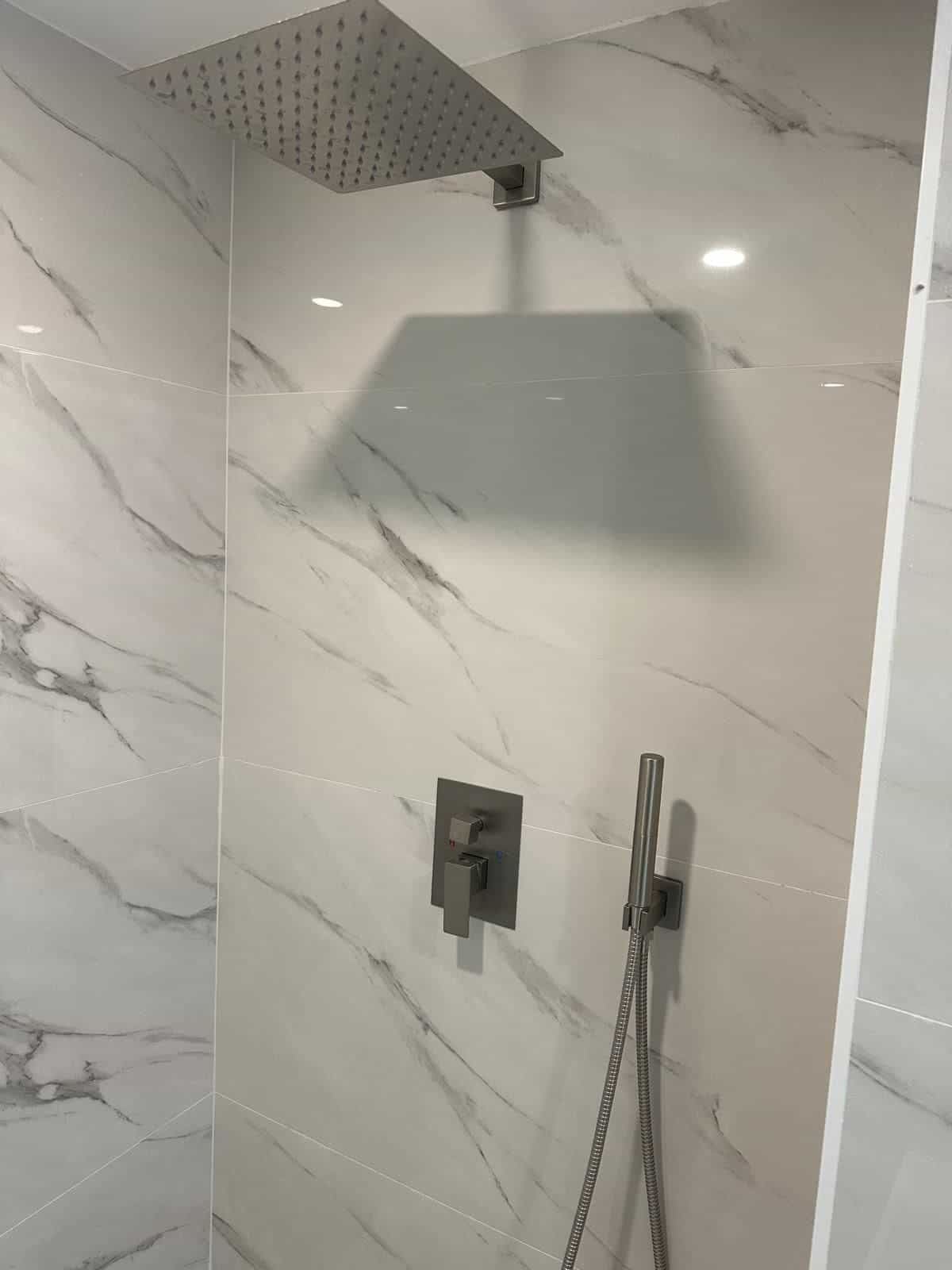 Before and after of a Bathroom remodeling by a plumber in Miami Lakes